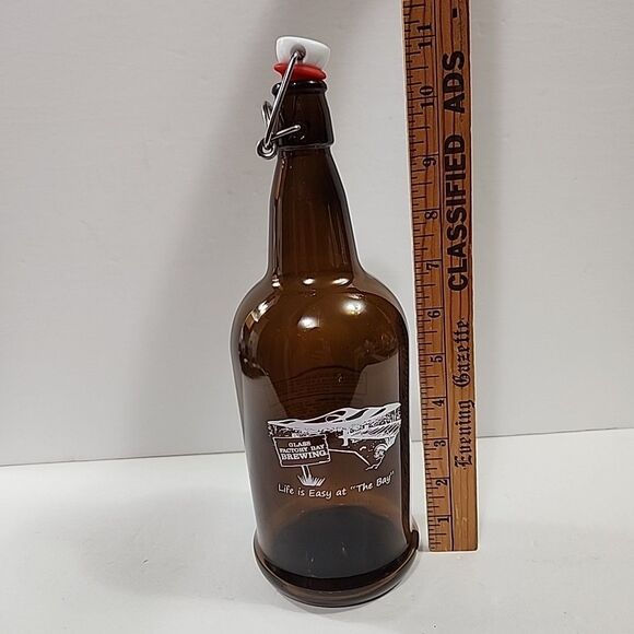 Advertising Bottle 32oz Amber Color Life Is Easy At "The Bay"  BAY BREWING - Picture 5 of 7